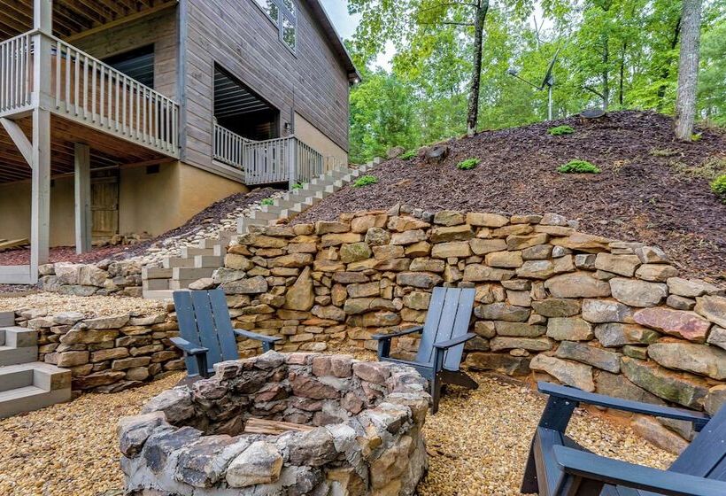 2 Decks, Grill, Hot Tub: Mountain Cabin In Murphy