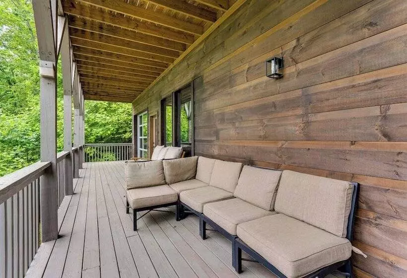 2 Decks, Grill, Hot Tub: Mountain Cabin In Murphy