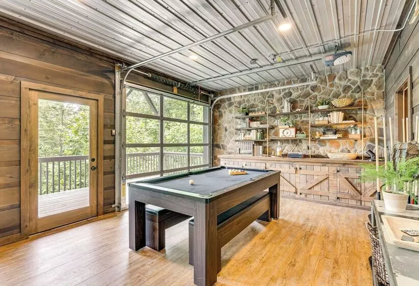 2 Decks, Grill, Hot Tub: Mountain Cabin In Murphy