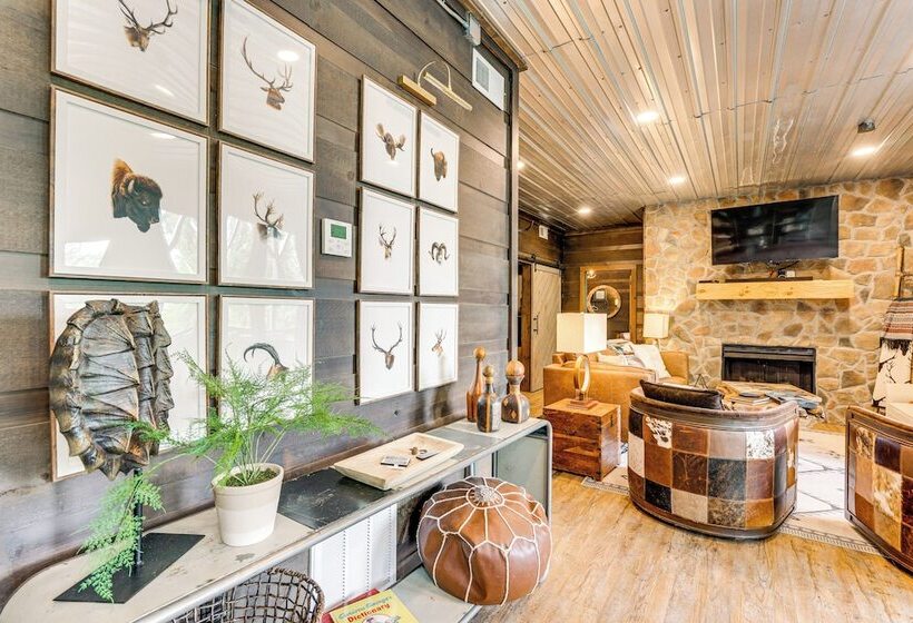 2 Decks, Grill, Hot Tub: Mountain Cabin In Murphy