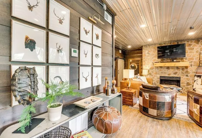 2 Decks, Grill, Hot Tub: Mountain Cabin In Murphy