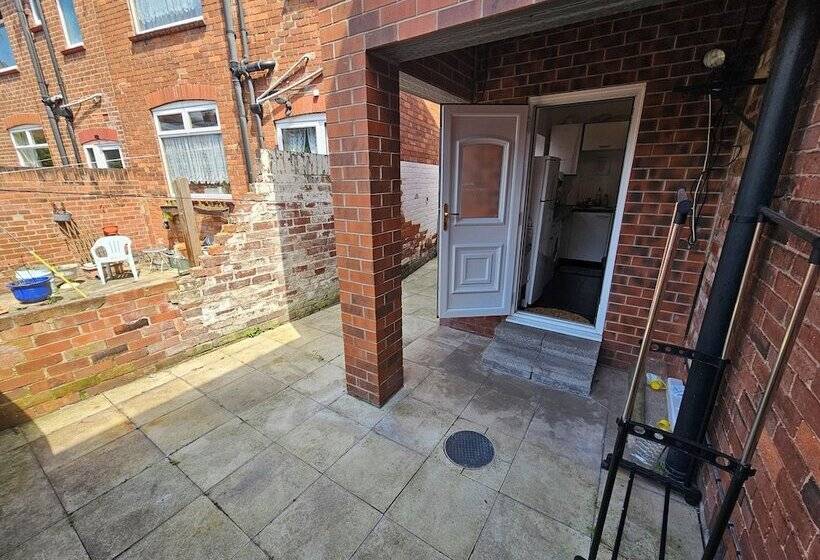 پانسیون 41 Buckingham Road