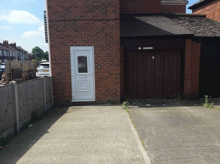 پانسیون 41 Buckingham Road