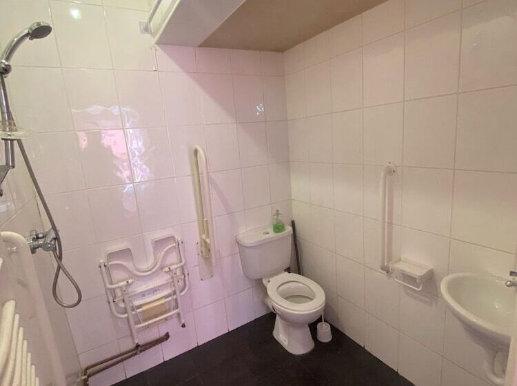 پانسیون 41 Buckingham Road