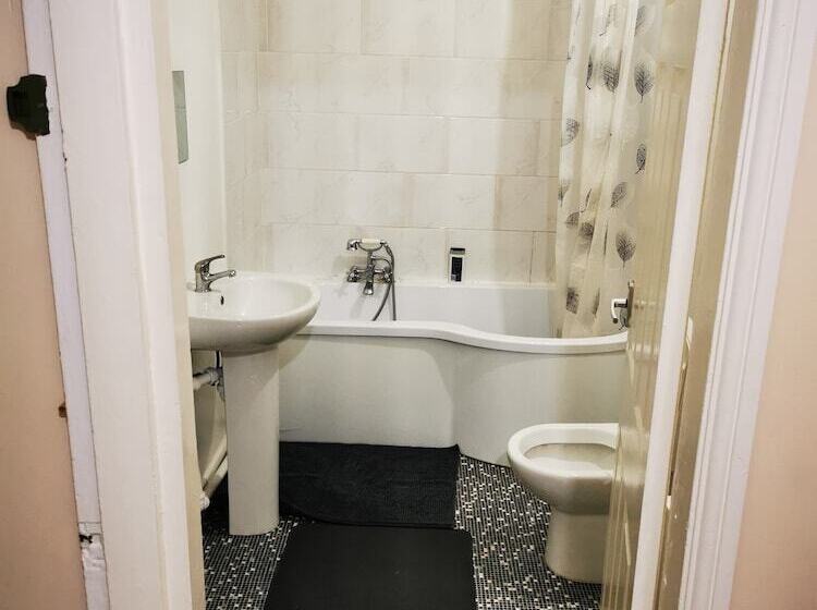 پانسیون 41 Buckingham Road