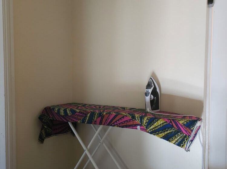 پانسیون 41 Buckingham Road