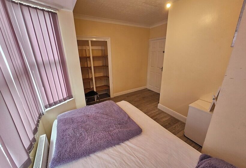 پانسیون 41 Buckingham Road