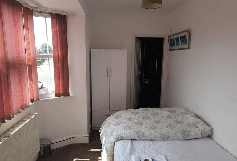 پانسیون 41 Buckingham Road