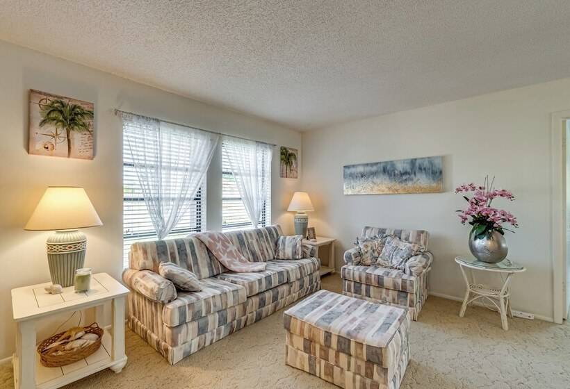 Pet Friendly Port Charlotte Home W/ Pool & Lanai!