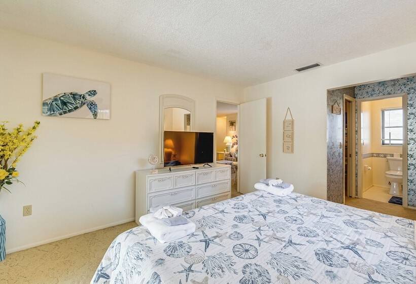 Pet Friendly Port Charlotte Home W/ Pool & Lanai!