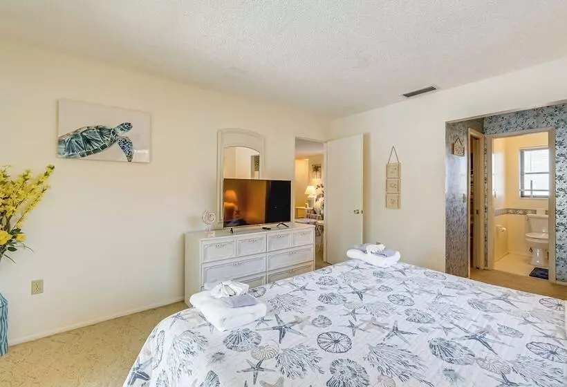 Pet Friendly Port Charlotte Home W/ Pool & Lanai!