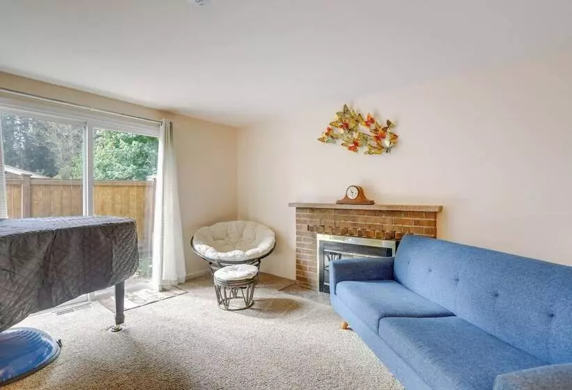 Pet Friendly Sammamish Home W/ Deck ~ 3 Mi To Lake