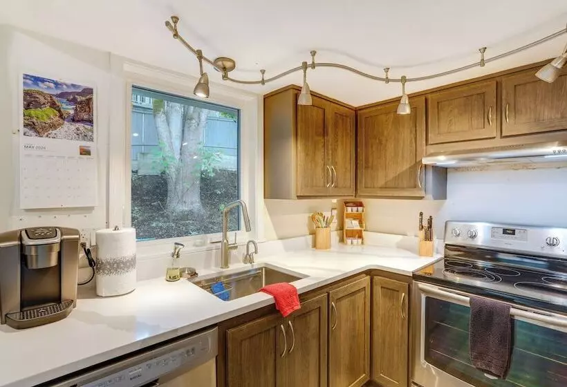 Pet Friendly Sammamish Home W/ Deck ~ 3 Mi To Lake