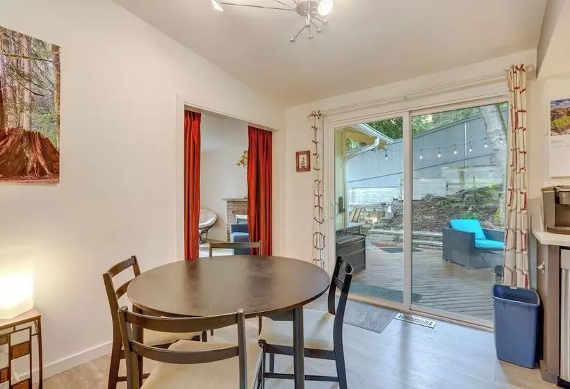 Pet Friendly Sammamish Home W/ Deck ~ 3 Mi To Lake