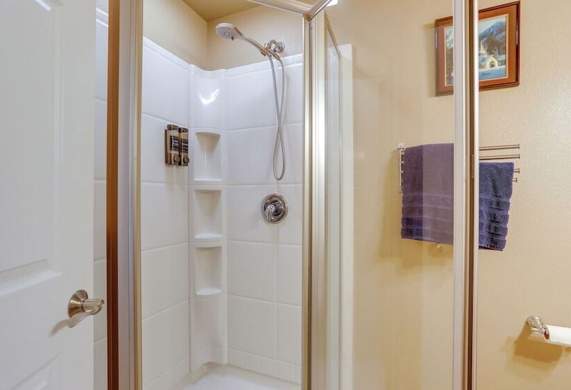 Pet Friendly Sammamish Home W/ Deck ~ 3 Mi To Lake