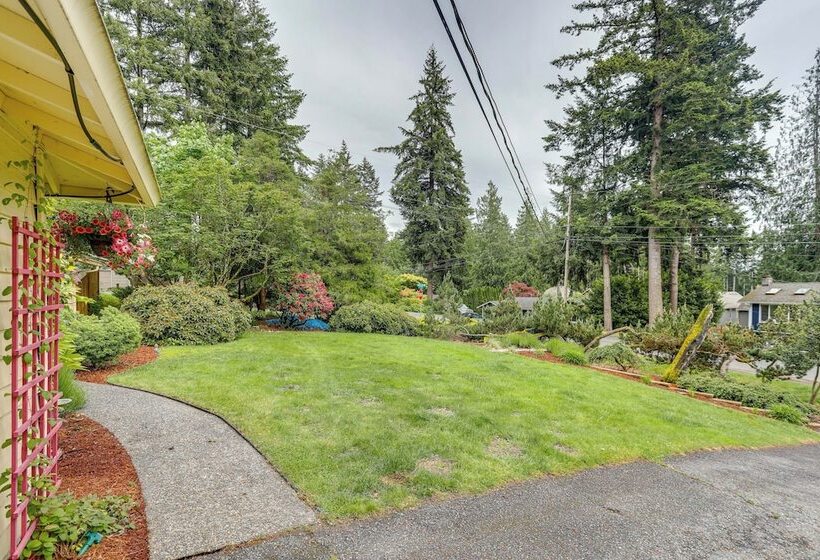 Pet Friendly Sammamish Home W/ Deck ~ 3 Mi To Lake