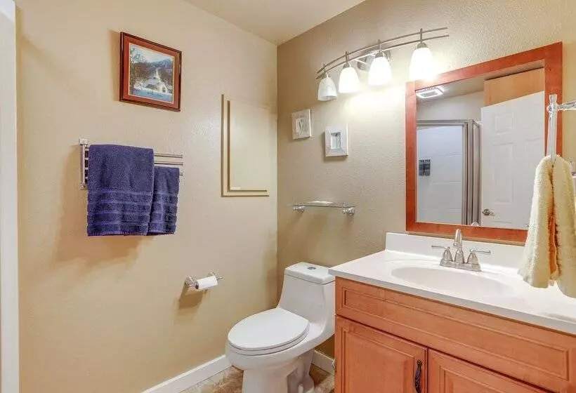 Pet Friendly Sammamish Home W/ Deck ~ 3 Mi To Lake