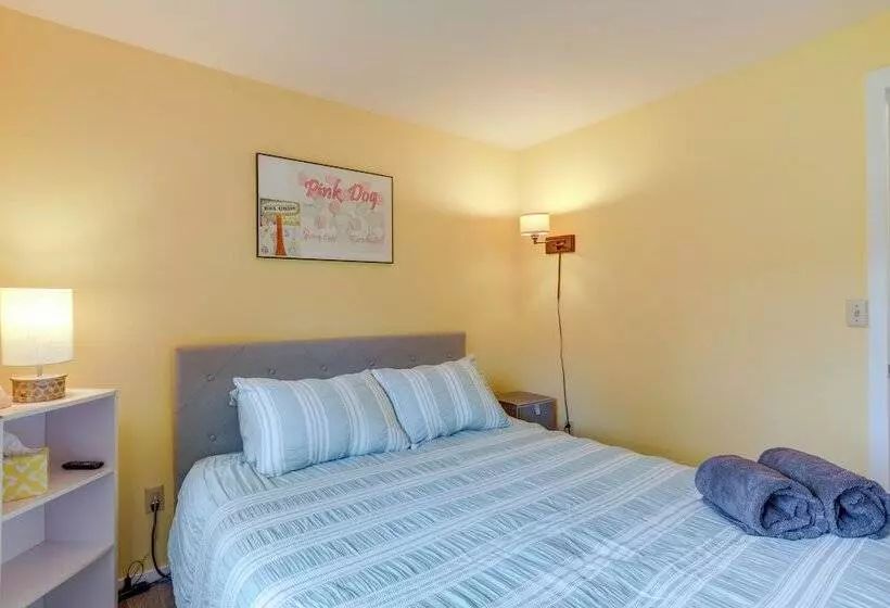 Pet Friendly Sammamish Home W/ Deck ~ 3 Mi To Lake