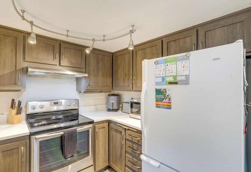 Pet Friendly Sammamish Home W/ Deck ~ 3 Mi To Lake