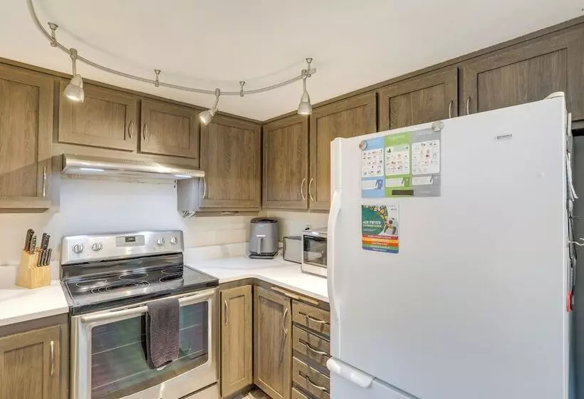 Pet Friendly Sammamish Home W/ Deck ~ 3 Mi To Lake