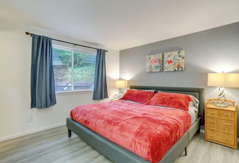 Pet Friendly Sammamish Home W/ Deck ~ 3 Mi To Lake