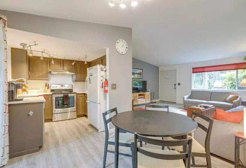 Pet Friendly Sammamish Home W/ Deck ~ 3 Mi To Lake