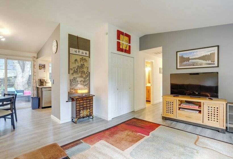 Pet Friendly Sammamish Home W/ Deck ~ 3 Mi To Lake