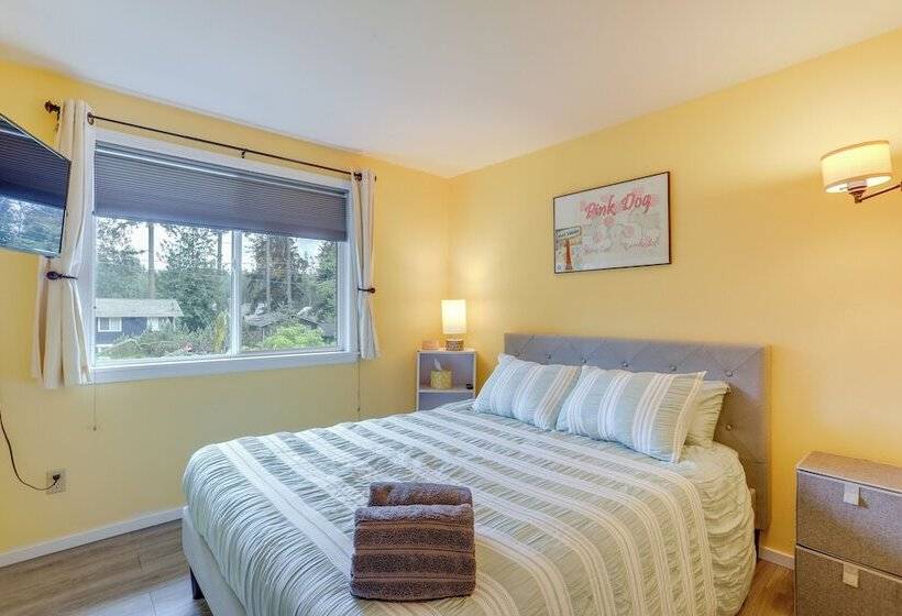 Pet Friendly Sammamish Home W/ Deck ~ 3 Mi To Lake