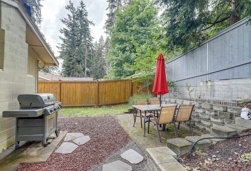 Pet Friendly Sammamish Home W/ Deck ~ 3 Mi To Lake