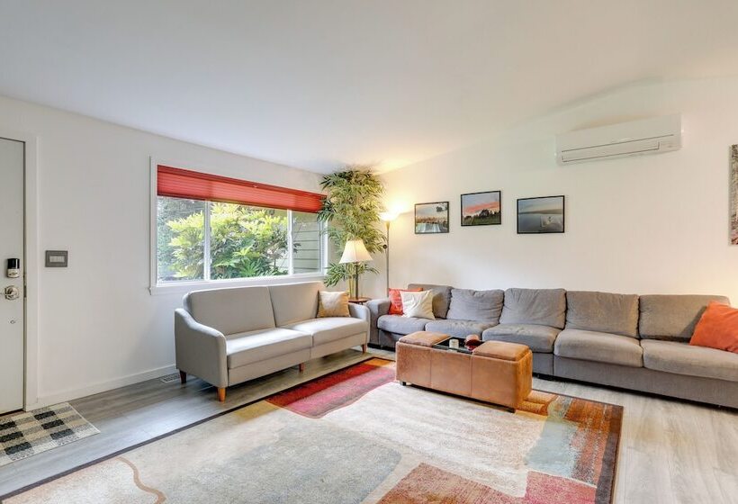 Pet Friendly Sammamish Home W/ Deck ~ 3 Mi To Lake