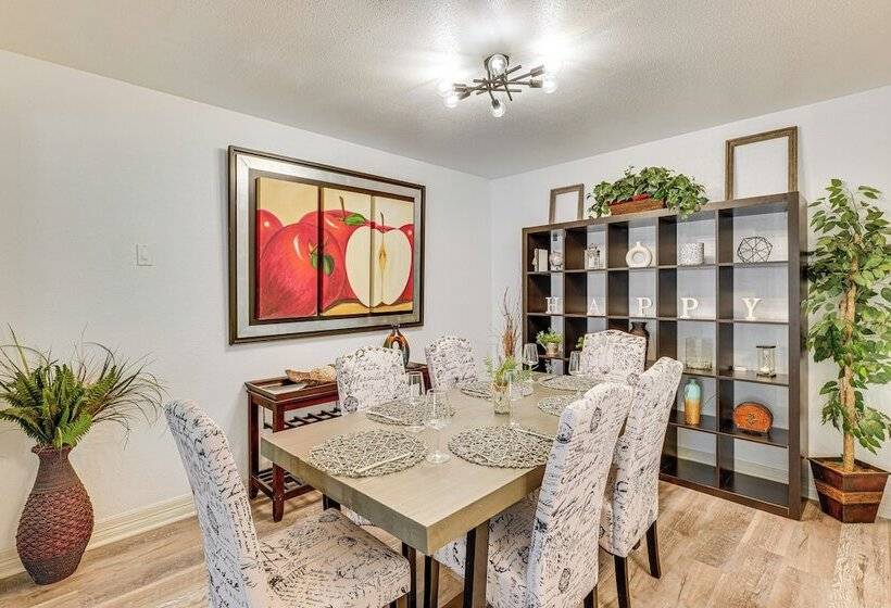 Pet Friendly Spring Home W/ Private Pool & Hot Tub