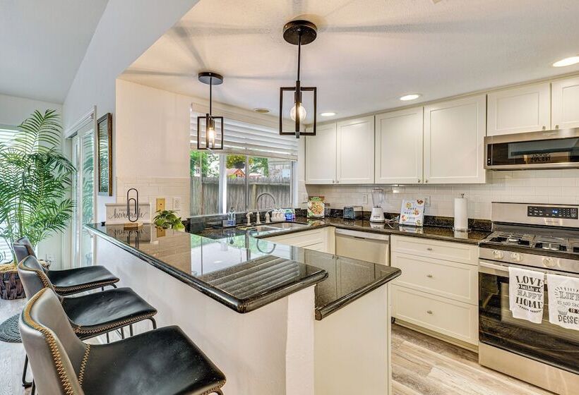 Pet Friendly Spring Home W/ Private Pool & Hot Tub