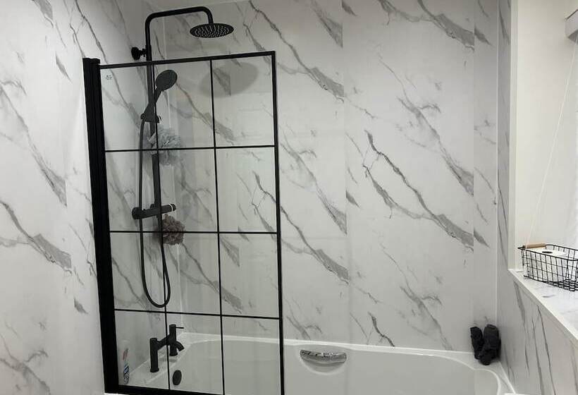 Резиденция Cosy Modern Double Room Fully Equipped