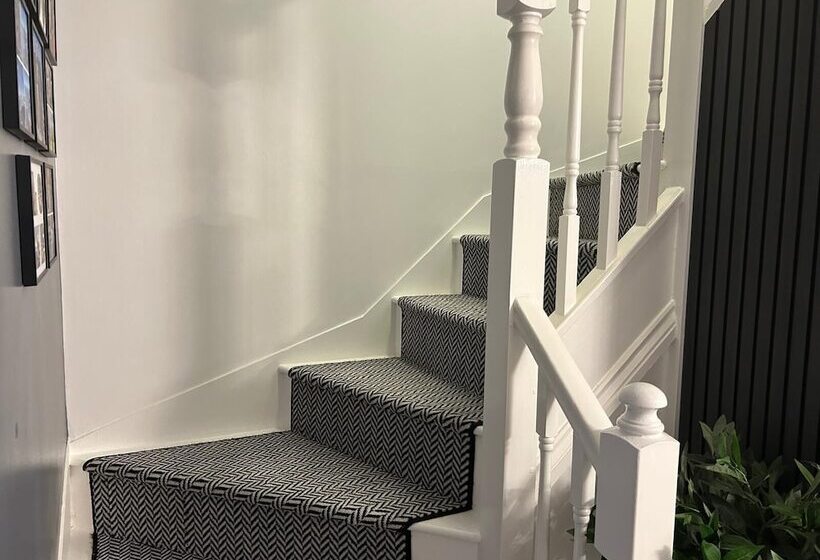 Резиденция Cosy Modern Double Room Fully Equipped