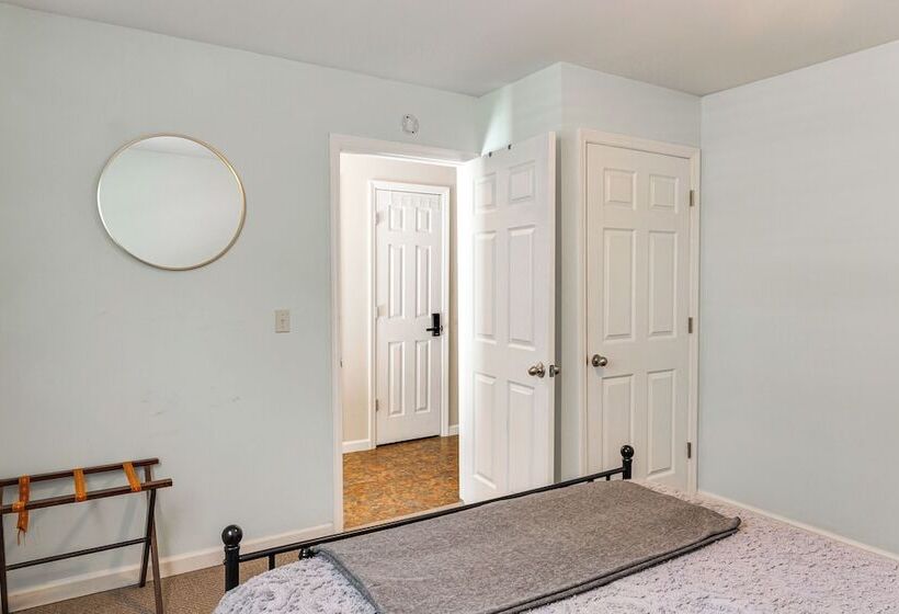 Riverfront Cottage Near Rock Island State Park