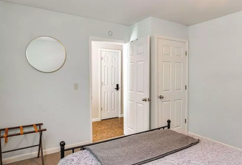 Riverfront Cottage Near Rock Island State Park