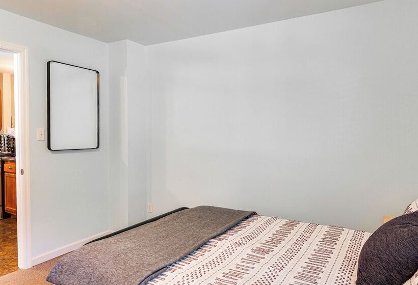 Riverfront Cottage Near Rock Island State Park