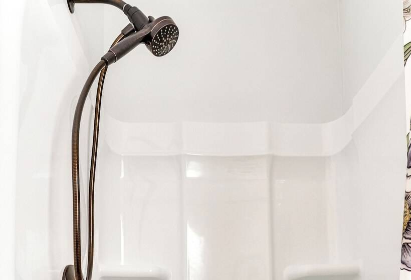 Riverfront Cottage Near Rock Island State Park