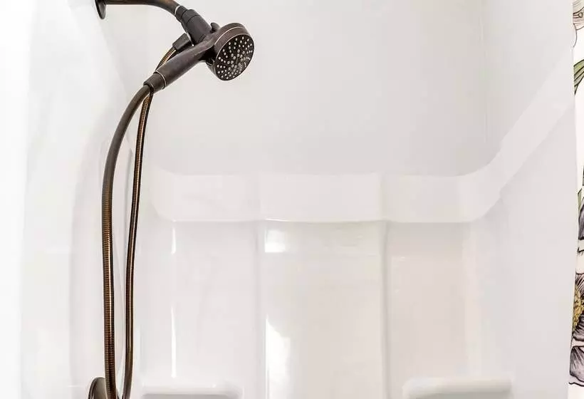 Riverfront Cottage Near Rock Island State Park