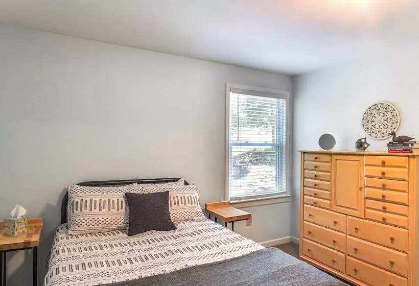 Riverfront Cottage Near Rock Island State Park