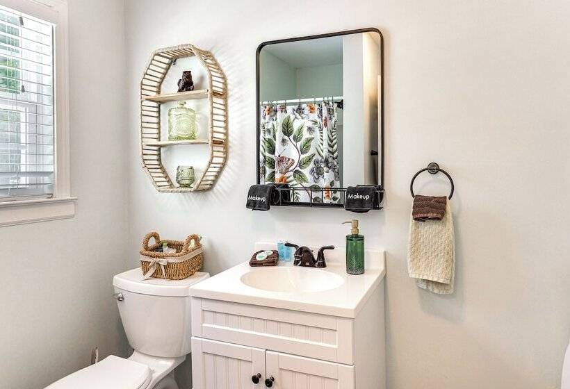 Riverfront Cottage Near Rock Island State Park