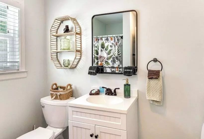 Riverfront Cottage Near Rock Island State Park