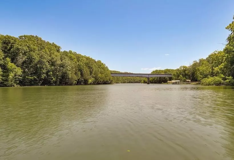 Riverfront Cottage Near Rock Island State Park