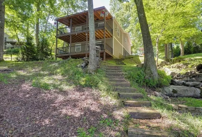 Riverfront Cottage Near Rock Island State Park