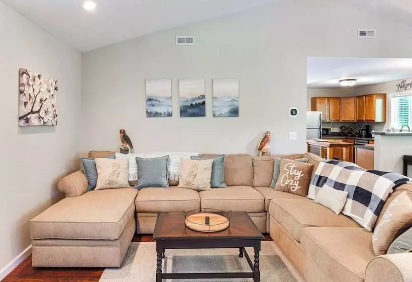 Riverfront Cottage Near Rock Island State Park