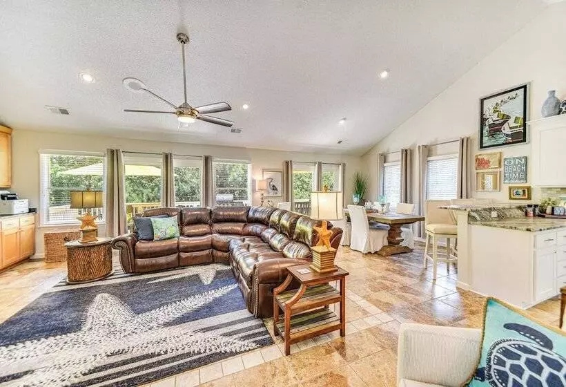 Spacious Outer Banks Home   Golf & Beach Access!