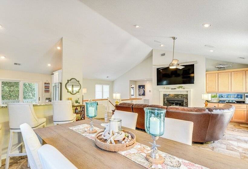 Spacious Outer Banks Home Golf & Beach Access!