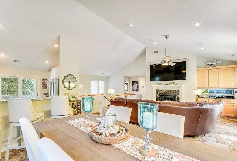 Spacious Outer Banks Home   Golf & Beach Access!