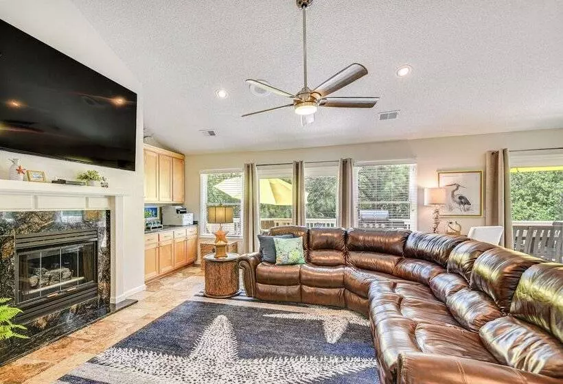 Spacious Outer Banks Home   Golf & Beach Access!