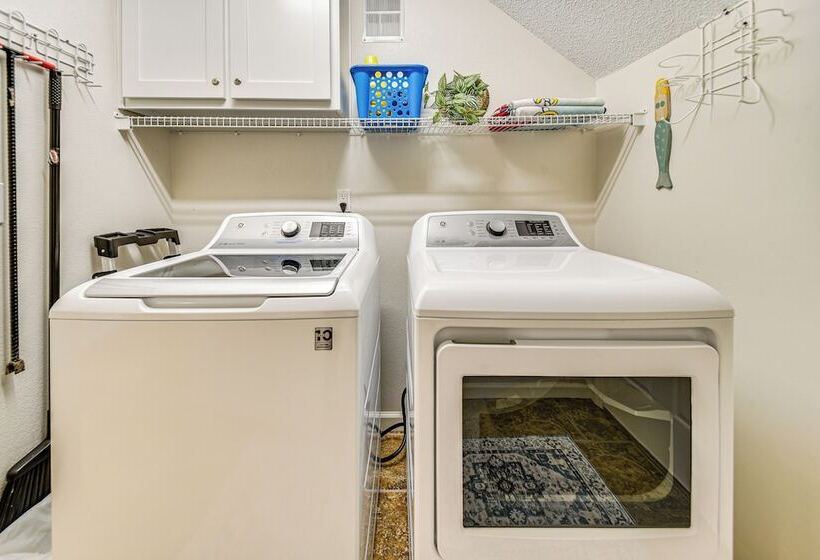 Spacious Outer Banks Home Golf & Beach Access!